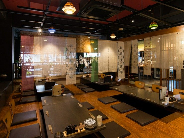 串焼きのたつみの店内